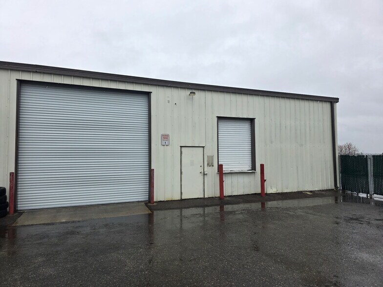 More Photos Of 1221 Post Rd, Oakdale Warehouse For Lease