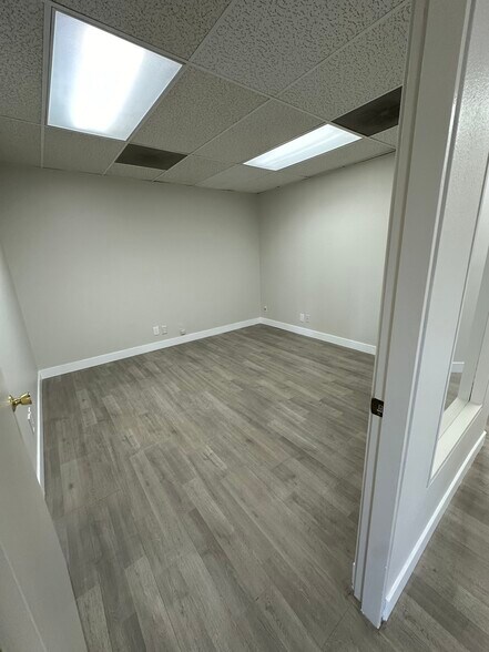 More Photos Of 4550 Kearny Villa Rd, San Diego Office For Sale