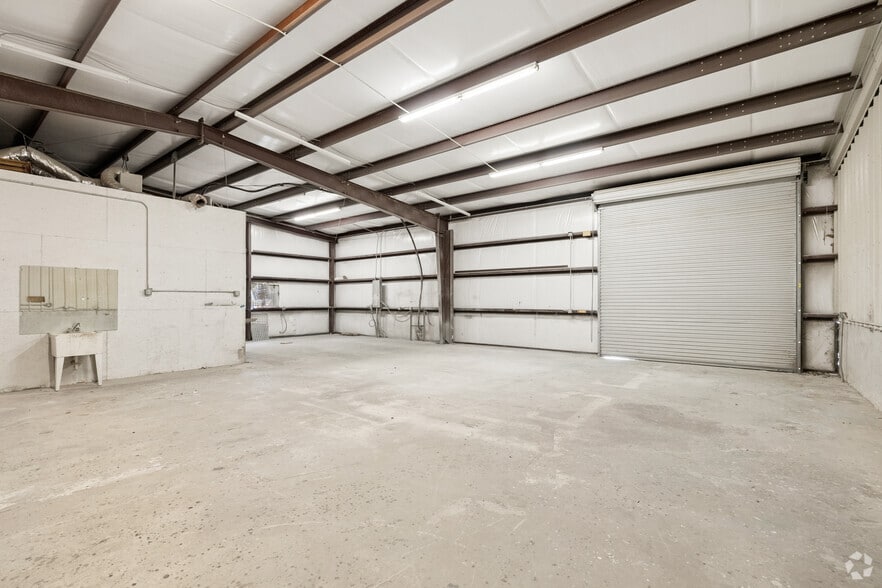 More Photos Of 18838 FM 2252, San Antonio Warehouse For Lease