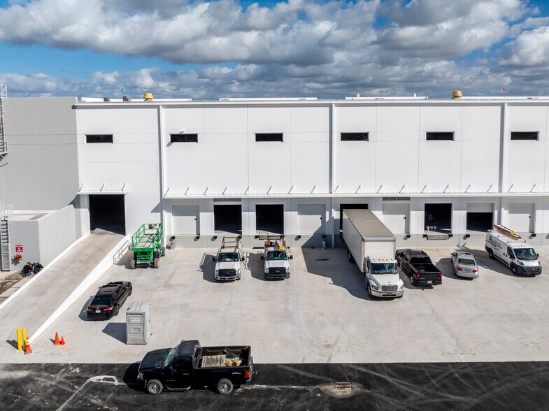 More Photos Of 10900 NW 128th Street, Medley Warehouse For Lease