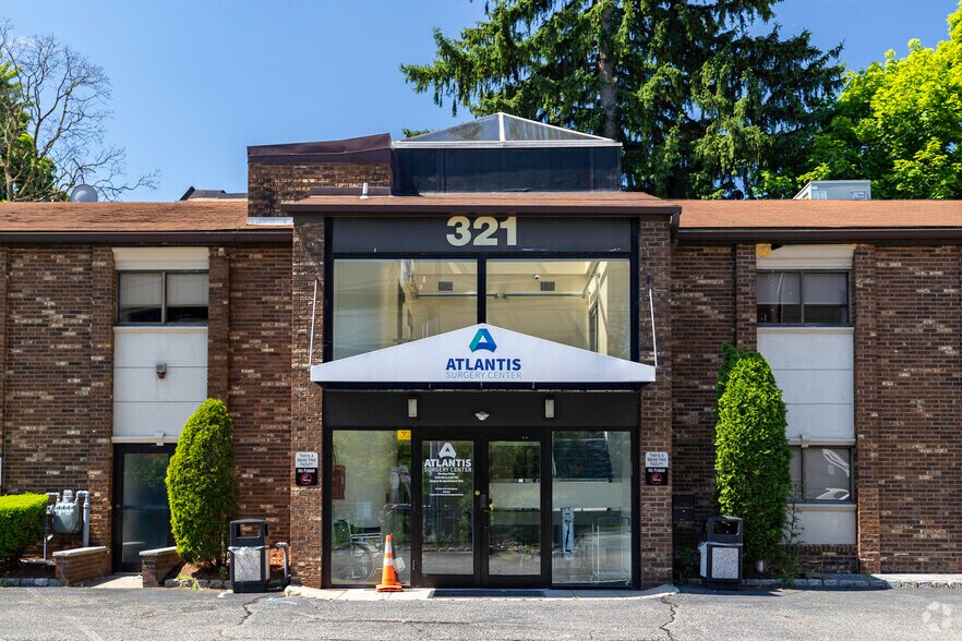 More Photos Of 321 Essex St, Hackensack Medical For Lease