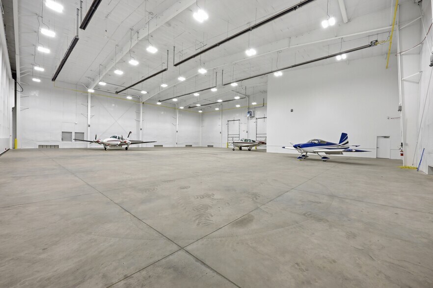More Photos Of 451 Airport Rd, Greenville Airplane Hangar For Lease
