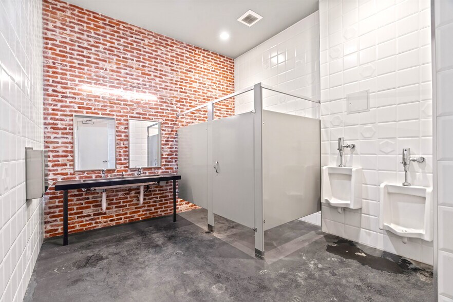 More Photos Of 110 W 11th St, Los Angeles Loft Creative Space For Sale