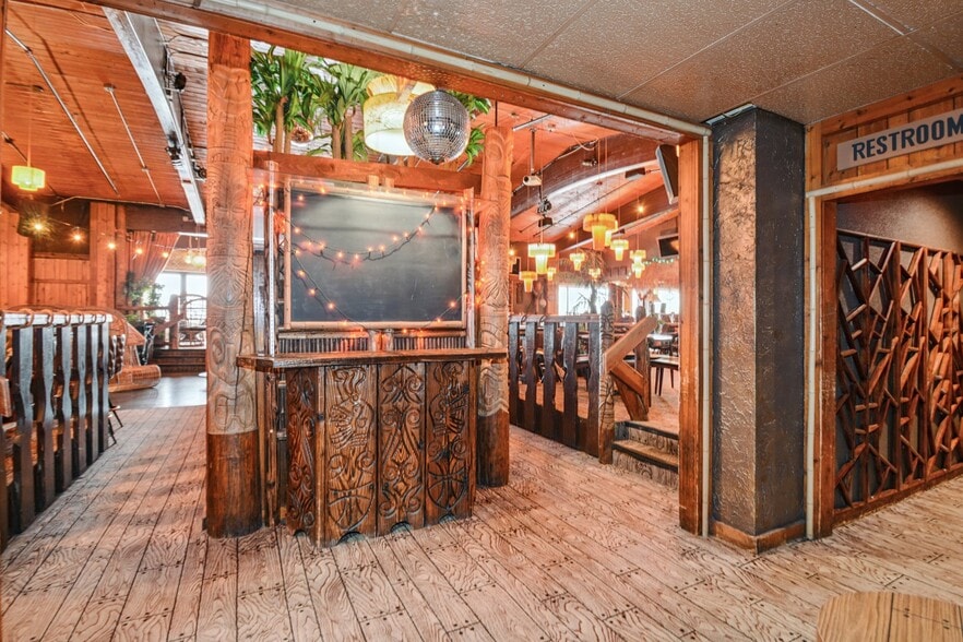 More Photos Of 1900 & 1924 Marshall St NE, Minneapolis Restaurant For Sale