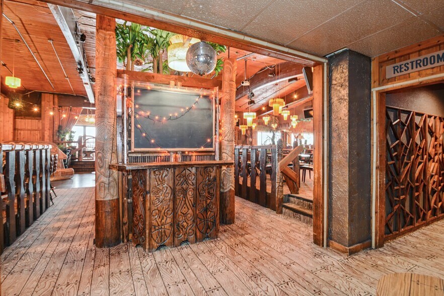 More Photos Of 1900 & 1924 Marshall St NE, Minneapolis Restaurant For Sale
