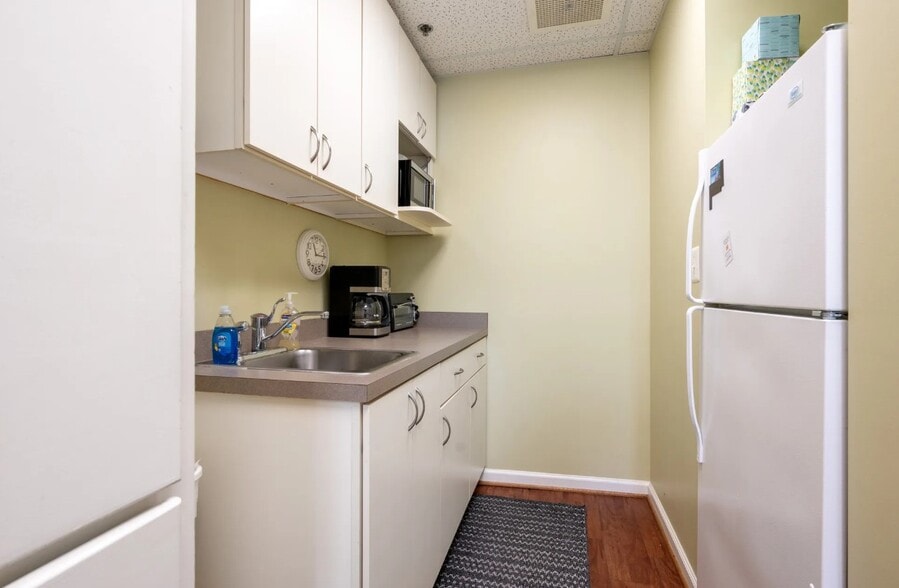 More Photos Of 20 Crossroads Dr, Owings Mills Medical For Sale