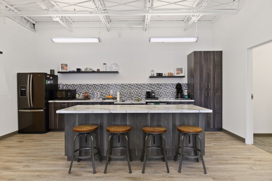 More Photos Of 1911 Nicollet Ave, Minneapolis Medical For Lease