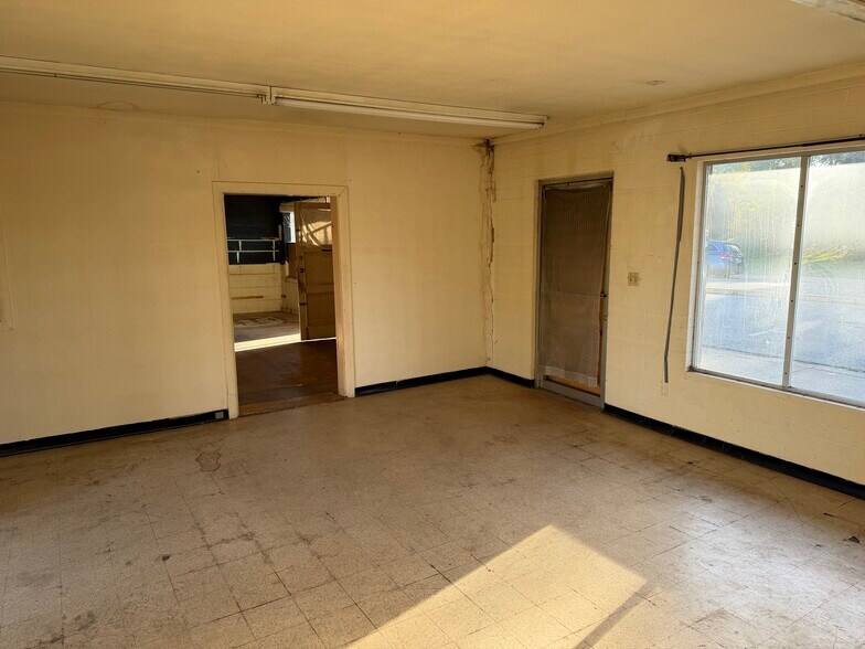 More Photos Of 217 Percy Ave, Yuba City Storefront For Sale