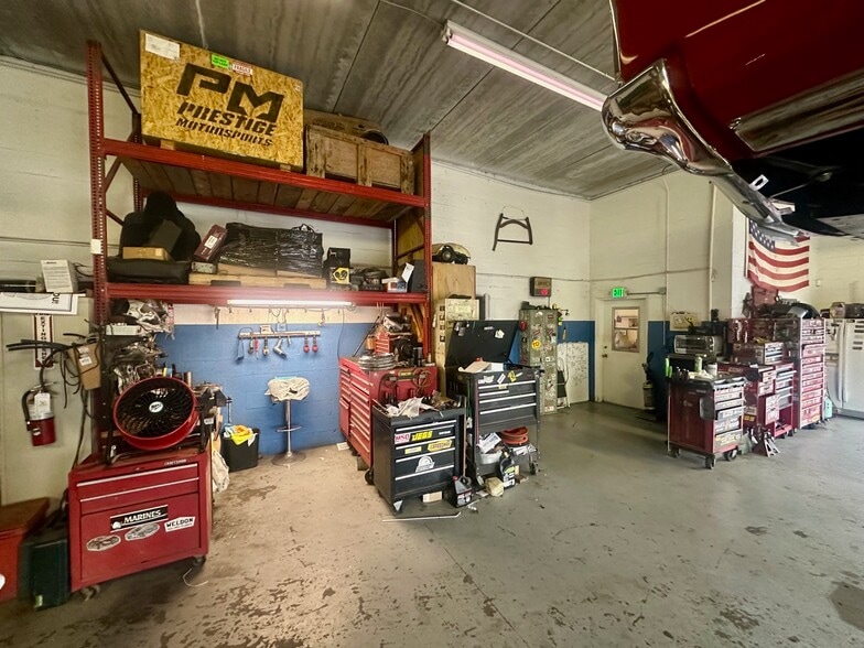 More Photos Of 1002 SE 9th St, Cape Coral Service For Sale