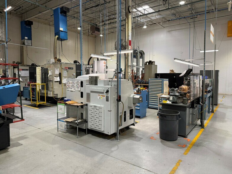 More Photos Of 595 Schelter Rd, Lincolnshire Manufacturing For Sale