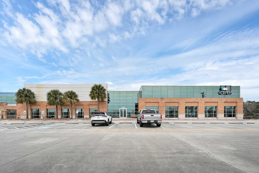 More Photos Of 7900 N Sam Houston Pky W, Houston Office For Lease