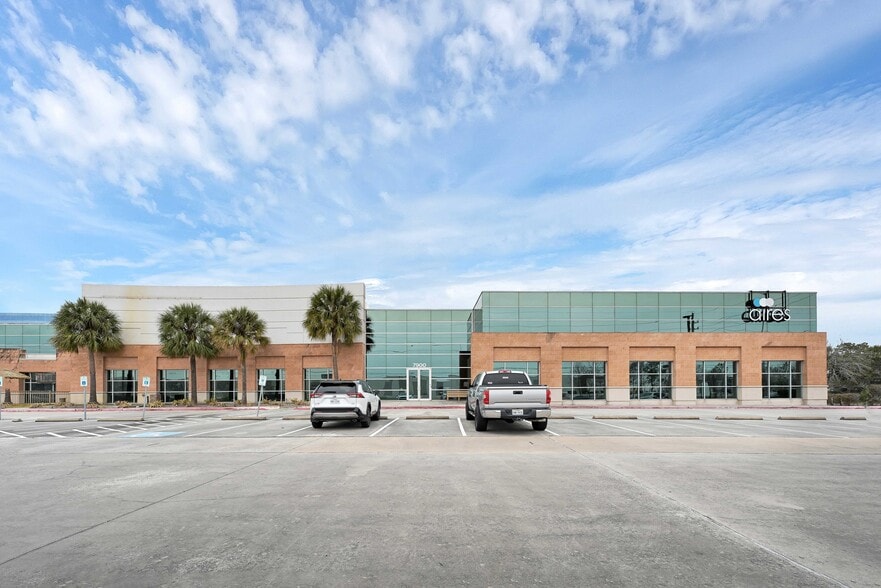 More Photos Of 7900 N Sam Houston Pky W, Houston Office For Lease