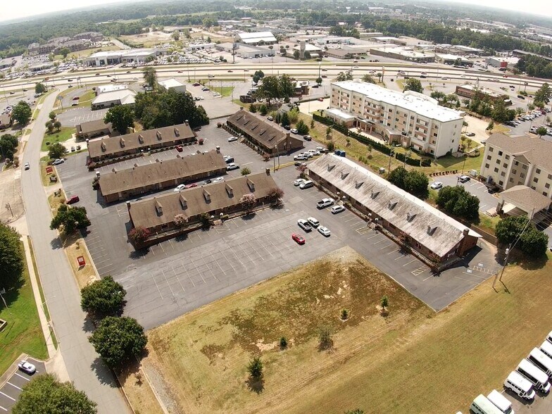 Primary Photo Of 4620 W Commercial Dr, North Little Rock Unknown For Lease