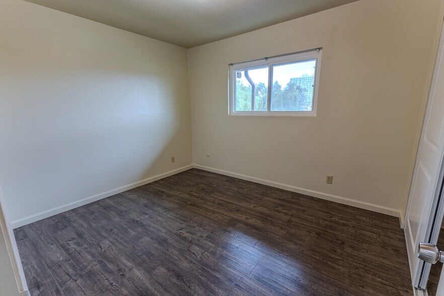 More Photos Of 390 Del Mar Ave, Chula Vista Apartments For Sale
