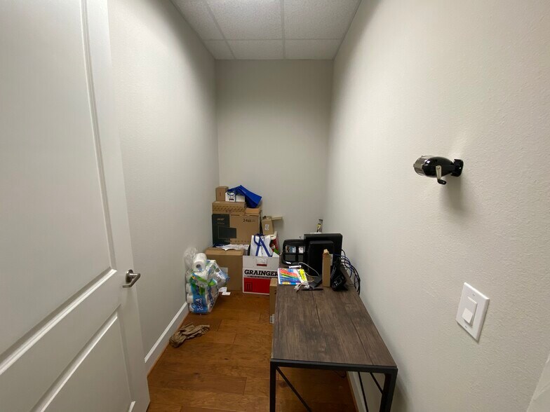 More Photos Of 633 E Fernhurst Dr, Katy Medical For Lease