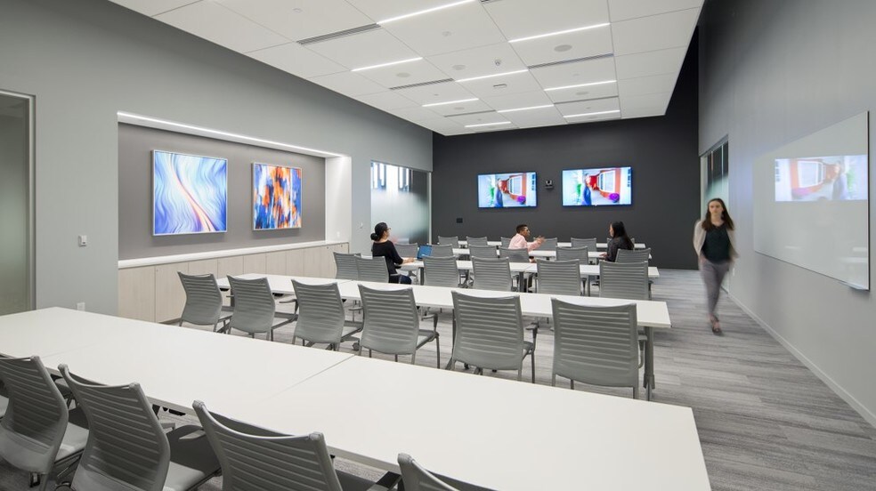 More Photos Of 1600 Tysons Blvd, McLean Office For Lease