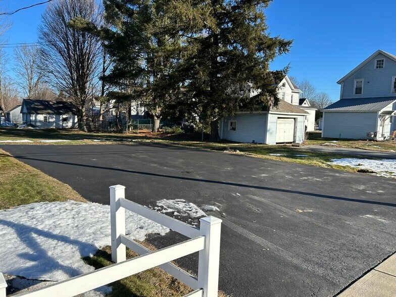 More Photos Of 15 Irving Ave, Granville Office For Sale