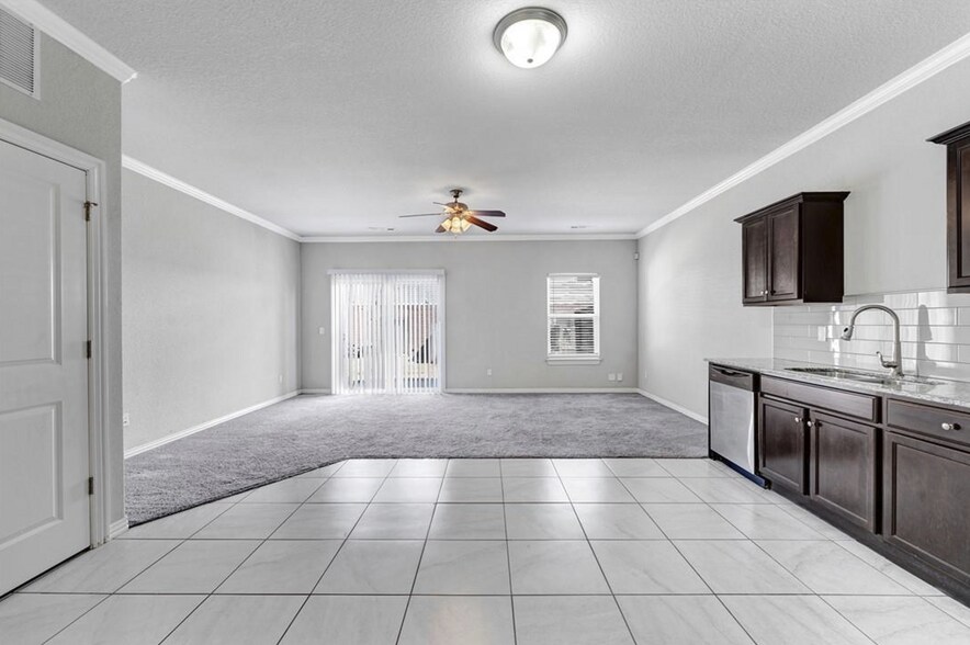 More Photos Of 2755 W Kilimanjaro Way, Rogers Multifamily For Sale