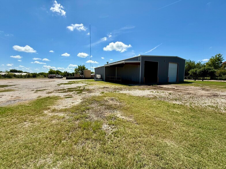 More Photos Of 836 Farm 71 rd, Talco Industrial For Sale