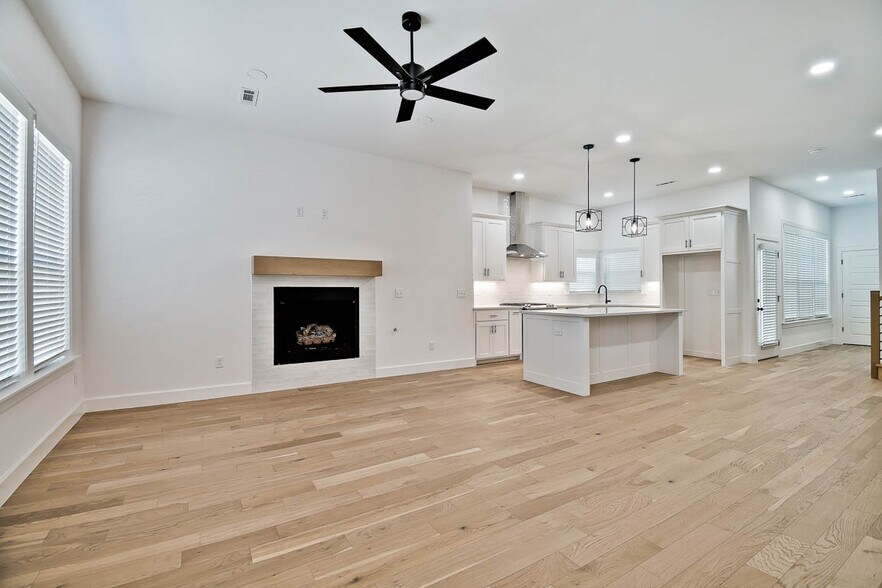 More Photos Of 502-510 W Persimmon St, Rogers Apartments For Sale