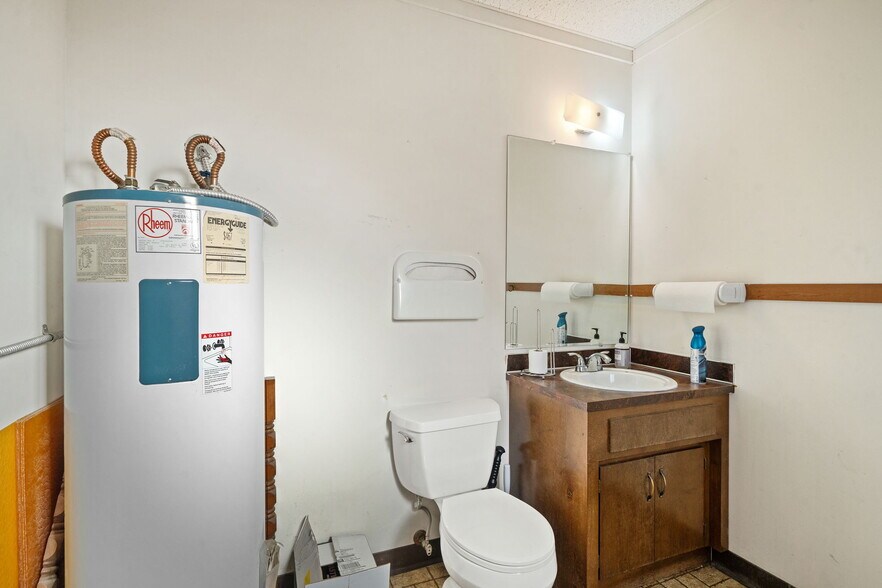 More Photos Of 503 S 3rd Ave, Sequim Flex For Lease