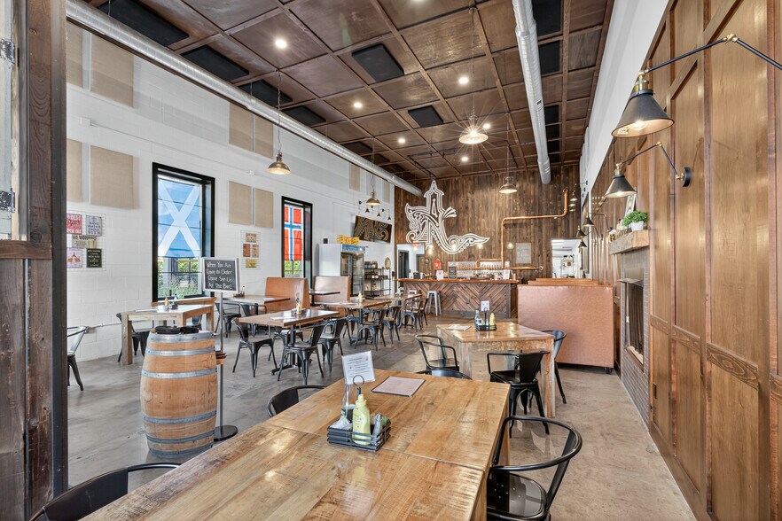 More Photos Of 51 N Main St, Manheim General Retail For Sale