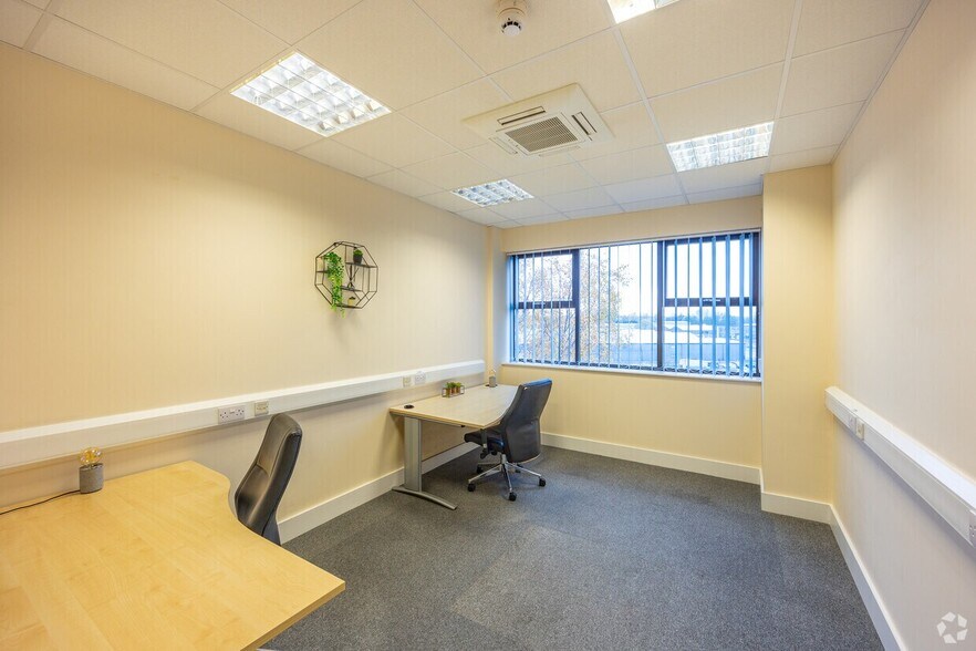 More Photos Of 6 Darby Clos, Swindon Coworking Space