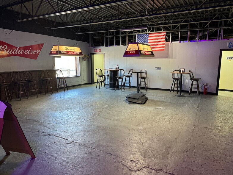 More Photos Of 3080 W State St, Bristol Bar For Sale
