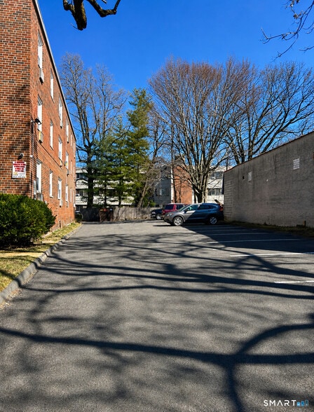 More Photos Of 18 Sherman St, Hartford Apartments For Sale
