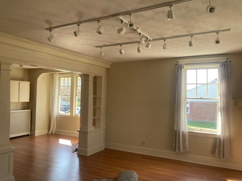 More Photos Of 1918 Carlisle Rd, York Office Residential For Sale