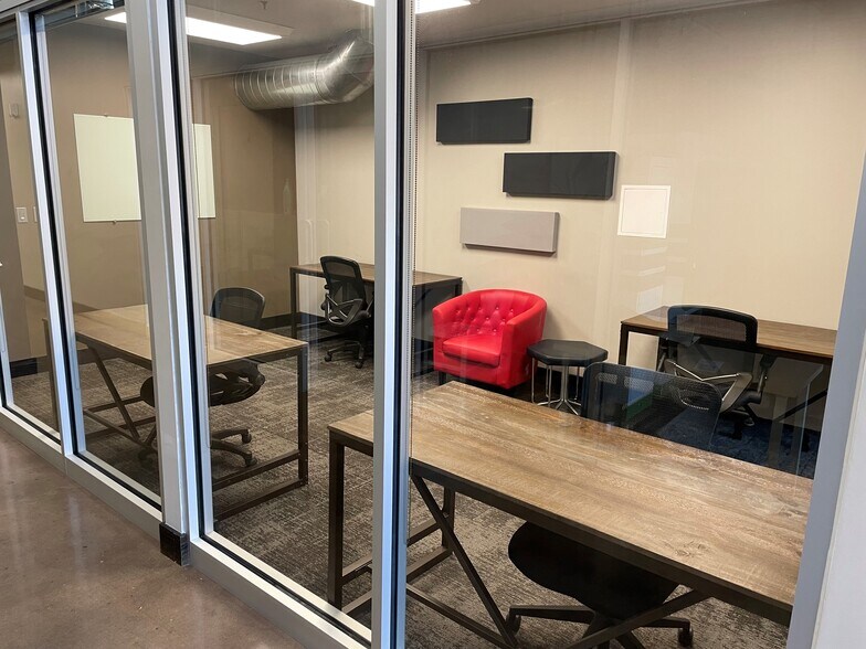 More Photos Of 12022 Blue Valley Pky, Overland Park Coworking Space