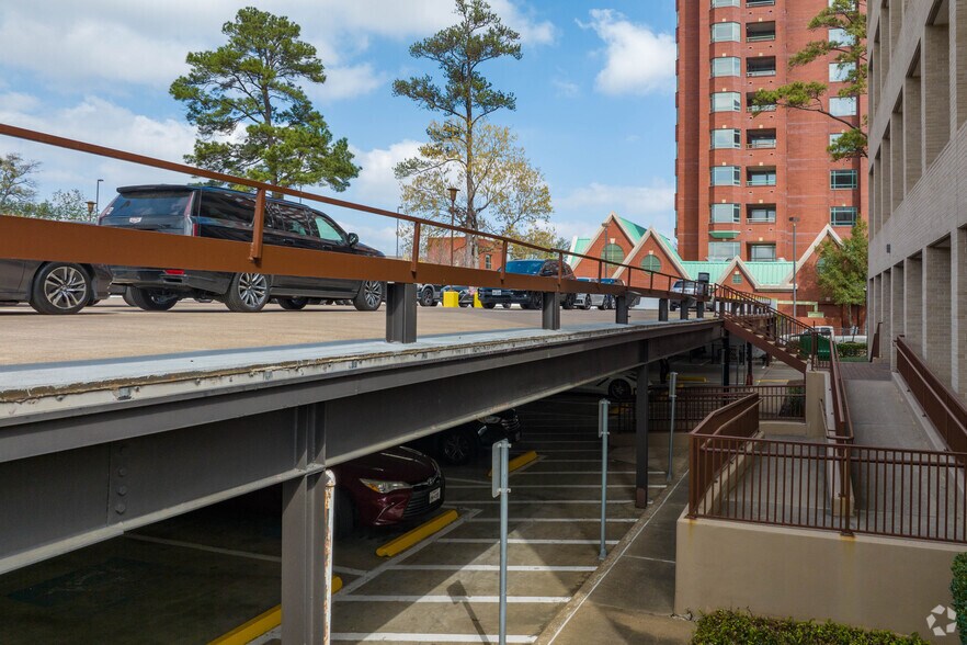 More Photos Of 701 N Post Oak Rd, Houston Office For Sale