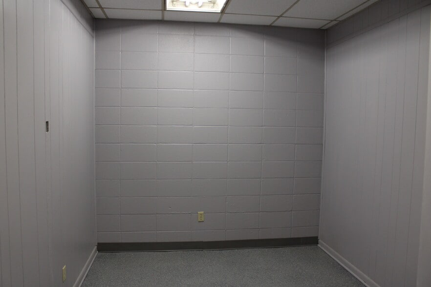 More Photos Of 6112 Patterson Rd, Little Rock Light Distribution For Sale