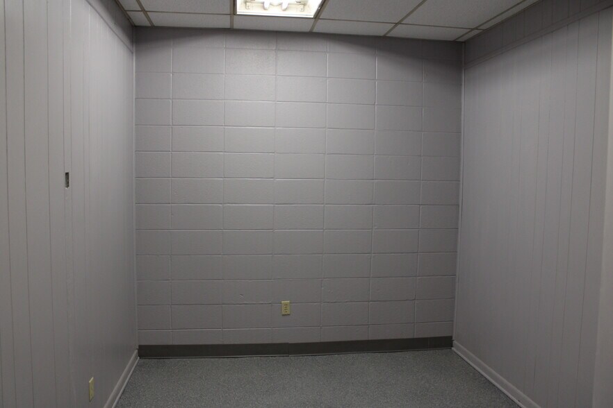 More Photos Of 6112 Patterson Rd, Little Rock Light Distribution For Sale