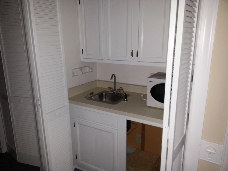 More Photos Of 6512 Six Forks Rd, Raleigh Office Residential For Lease