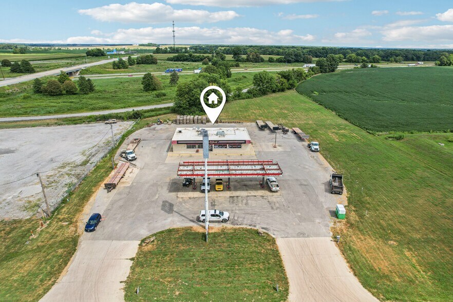 More Photos Of 402 W Johnson St, Pocahontas Flex For Sale