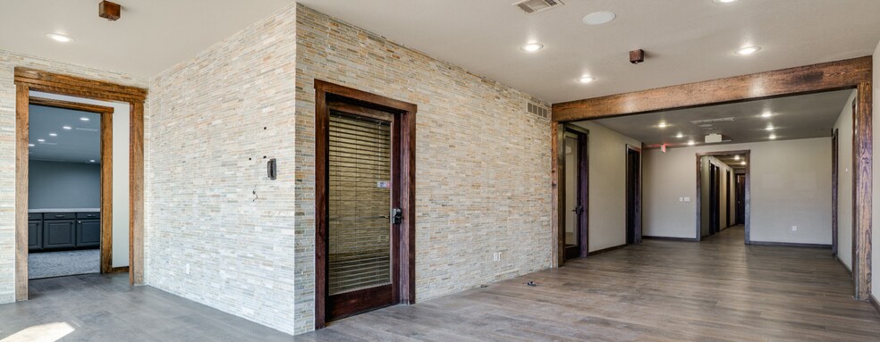 More Photos Of 5124 Sharp St, Dallas Distribution For Lease