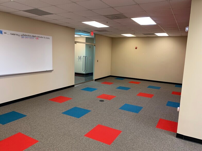 More Photos Of 6621 Richmond Hwy, Alexandria Office For Lease