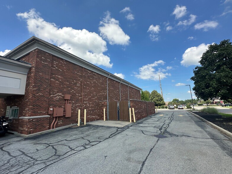 More Photos Of 11591 Olio Rd, Fishers Drugstore For Sale