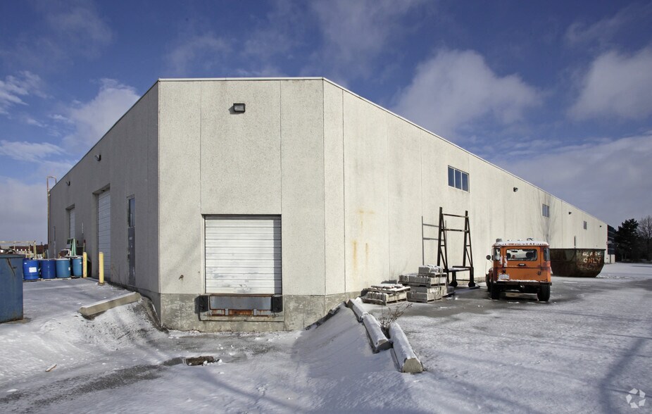 More Photos Of 440 Edgeley Blvd, Vaughan Warehouse For Lease