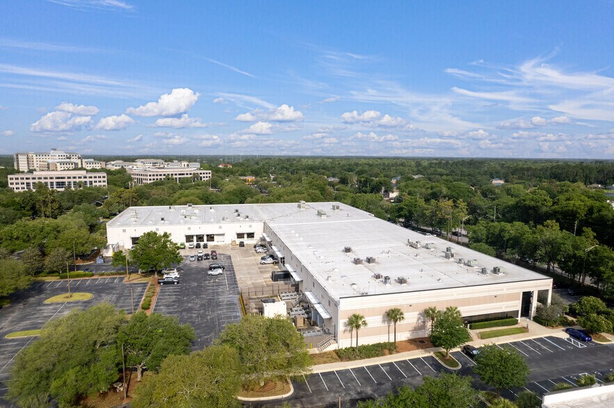 More Photos Of 12735 Gran Bay Pky W, Jacksonville Light Distribution For Lease