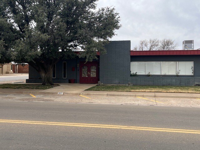 More Photos Of 601 Main St, Hereford Funeral Home For Sale