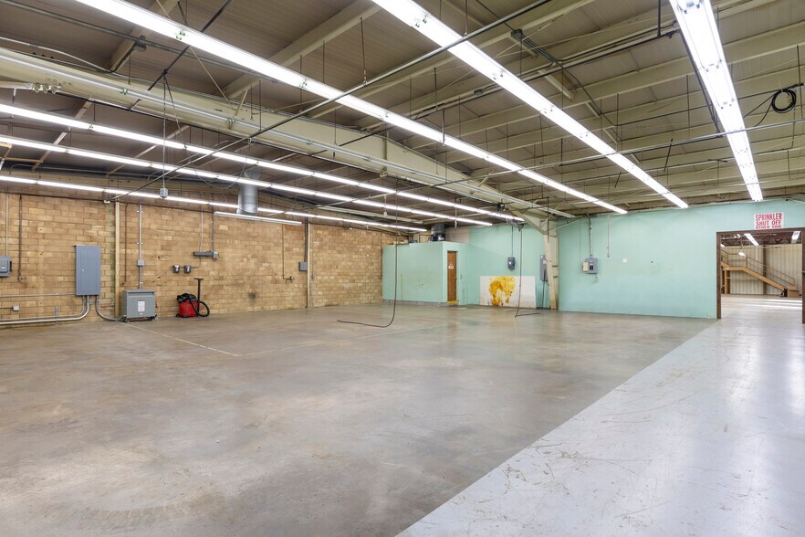 More Photos Of 4400 24th Ave W, Seattle Manufacturing For Sale