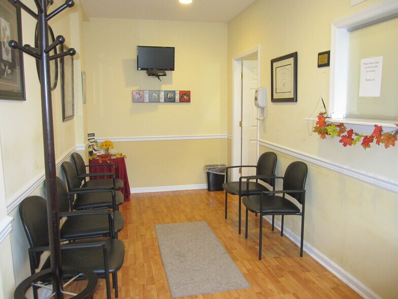 More Photos Of 199 Broad St, Bloomfield Medical For Lease
