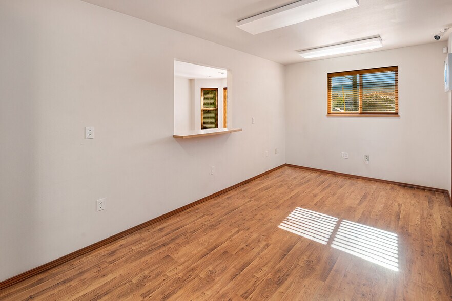 More Photos Of 421 Williams St, Mossyrock Office For Lease