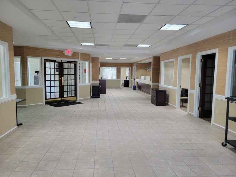 More Photos Of 3 Clark Summit Dr, Bluffton Office For Sale