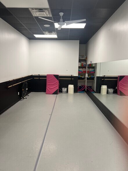 More Photos Of 6800 Thomasville Rd, Tallahassee Storefront For Lease