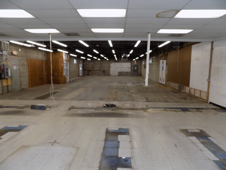 More Photos Of 790 Farmington Ave, Bristol Freestanding For Sale