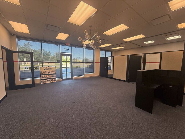 More Photos Of 1455-1465 S Reynolds Rd, Toledo Unknown For Lease