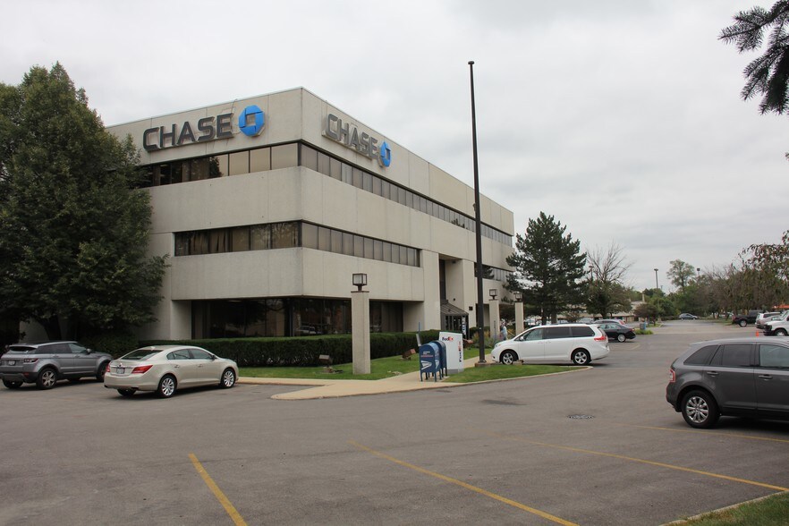 Primary Photo Of 7501 Lemont Rd, Woodridge Coworking Space